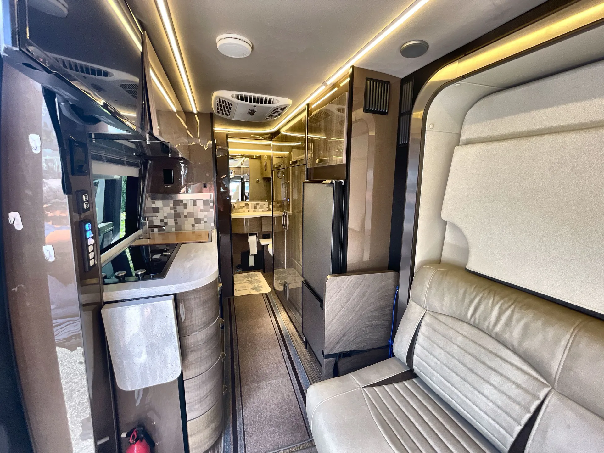 2018 Winnebago Era 70M — living area main