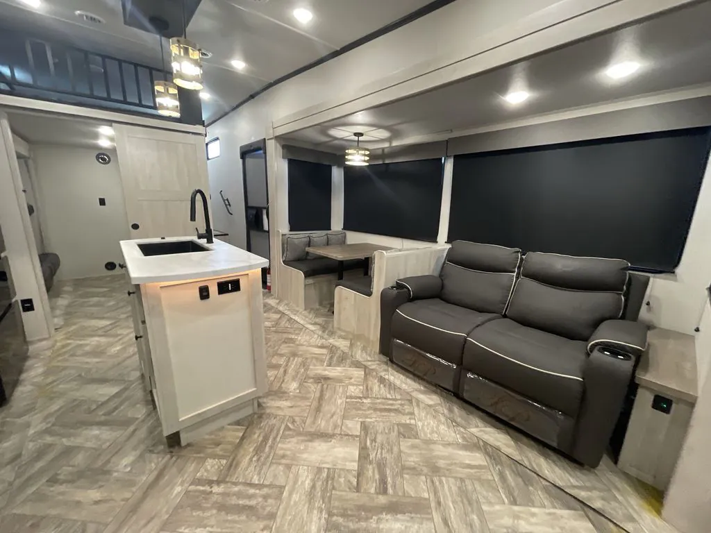 2023 Forest River Wildcat 369MBL, Photos photo 13