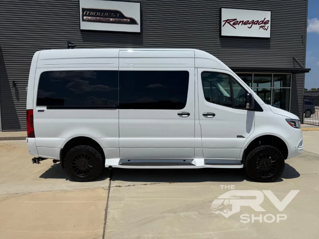 2025 Midwest Automotive Designs Luxe Cruiser D4, Photos photo 19