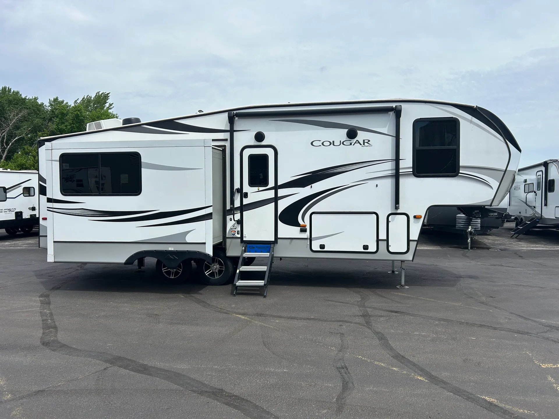 2021 Keystone Cougar Half-Ton 27SGS - Photo 2