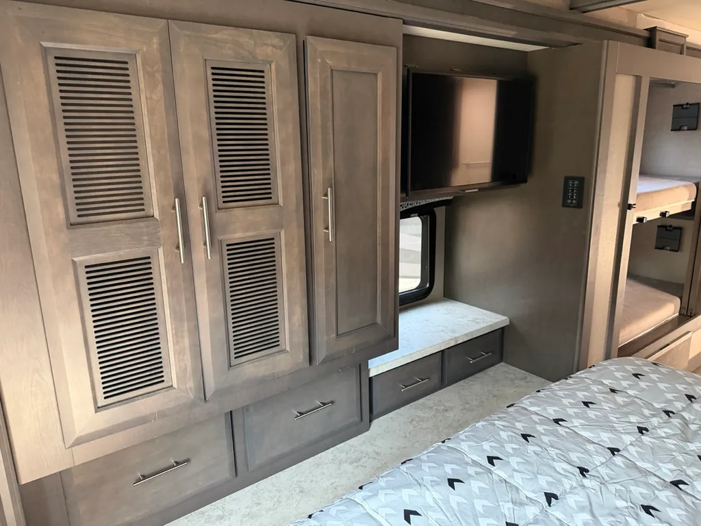 2023 Thor Motor Coach Magnitude RS36, Photos photo 19