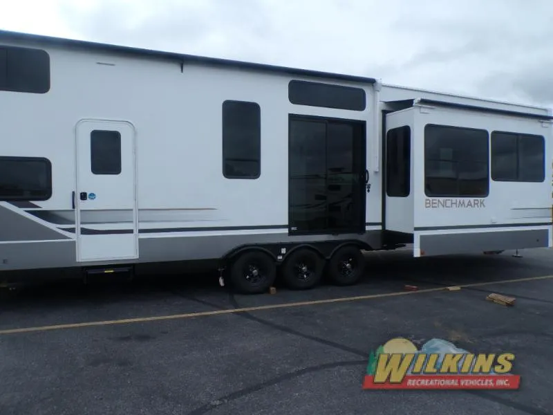 2026 Alliance RV Benchmark 42LFT - Photo 3