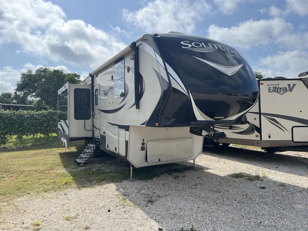 2016 Grand Design Solitude 321RL - Photo 2