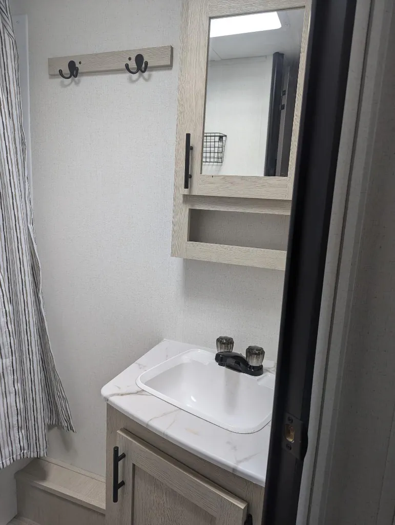 2025 Shasta RVs i-5 Edition 525BHS, Photos photo 16