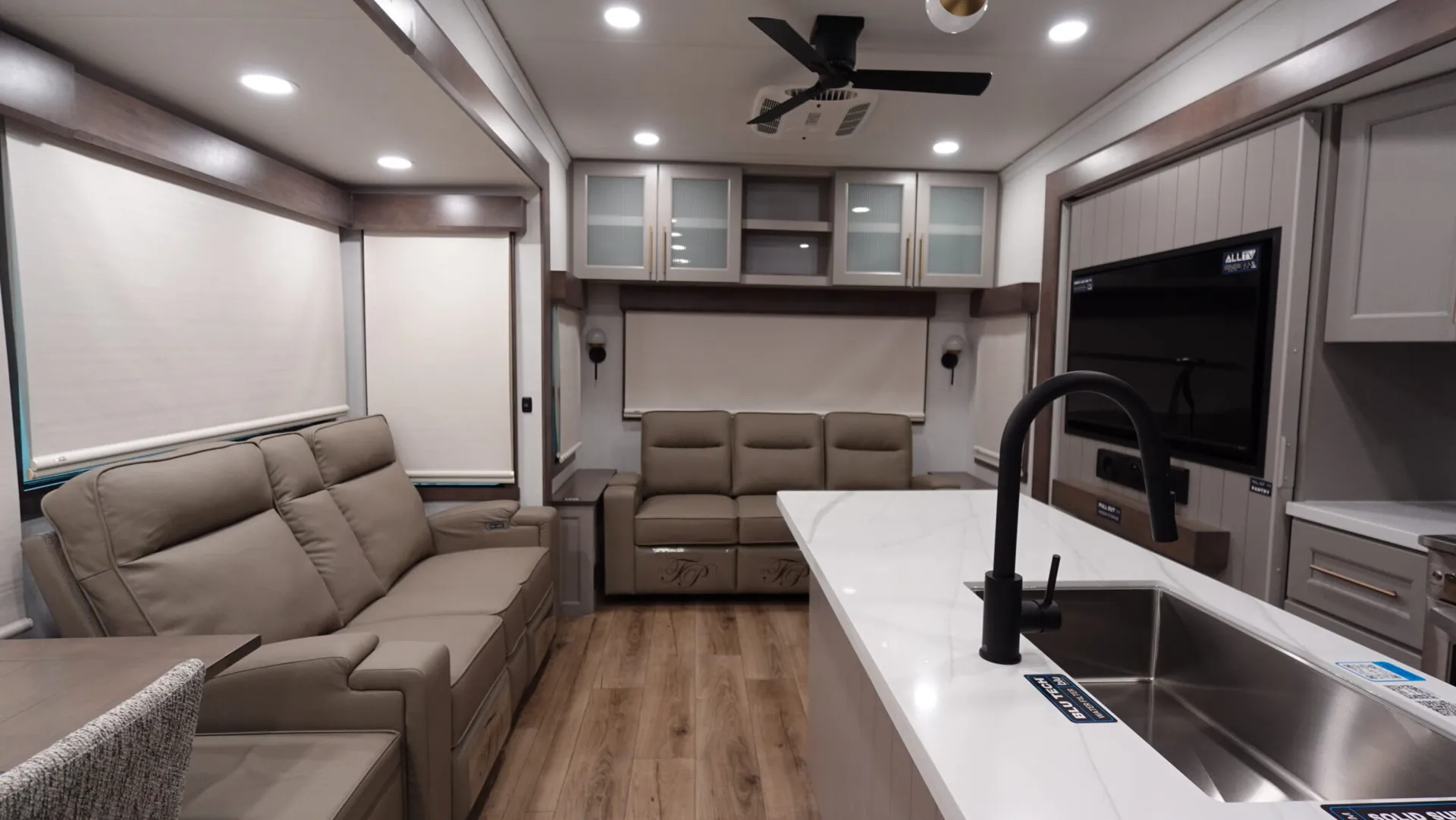 2026 Alliance RV Paradigm 310RL - Photo 3