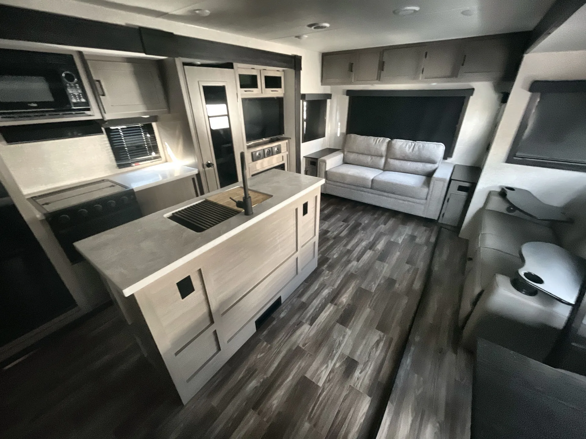 2024 Starcraft GSL 275RLS — living area main