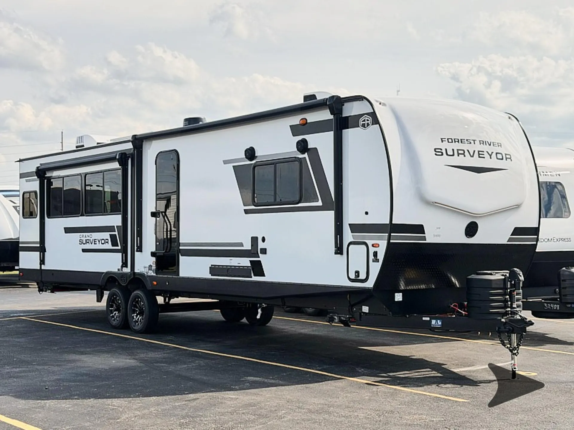 2027 Forest River Grand Surveyor 305RLBS