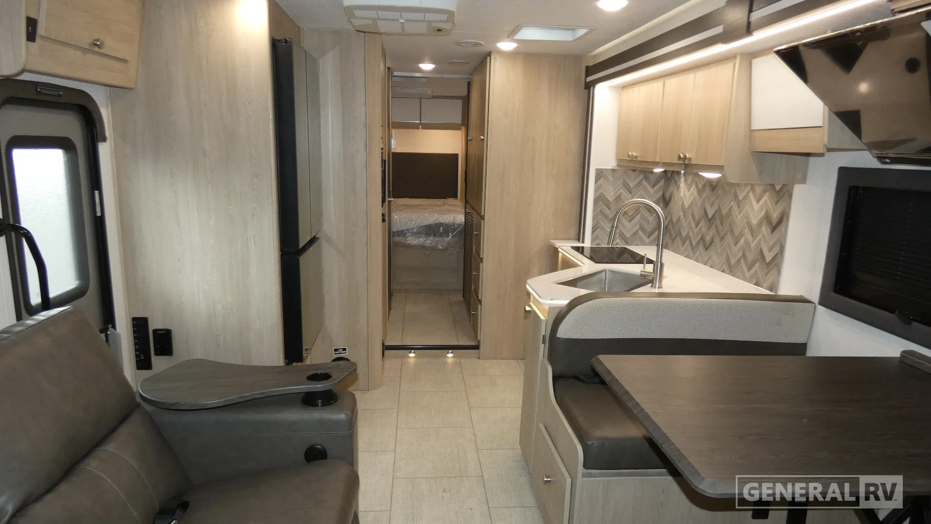 2026 Coachmen Entourage 320LV - Photo 3