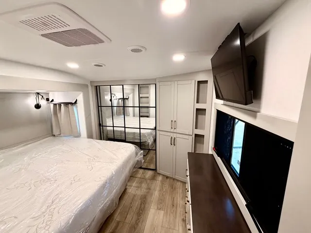 2026 Brinkley Model Z 3610, Bedroom photo 3