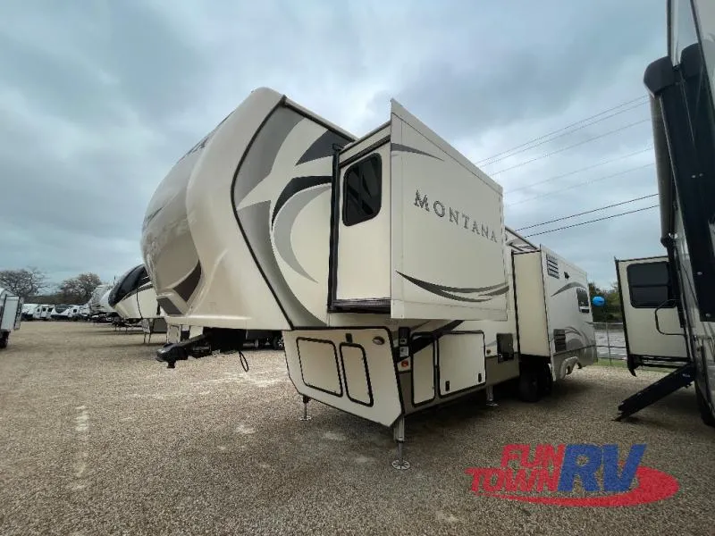 2018 Keystone RV Montana 3130RE - Photo 2