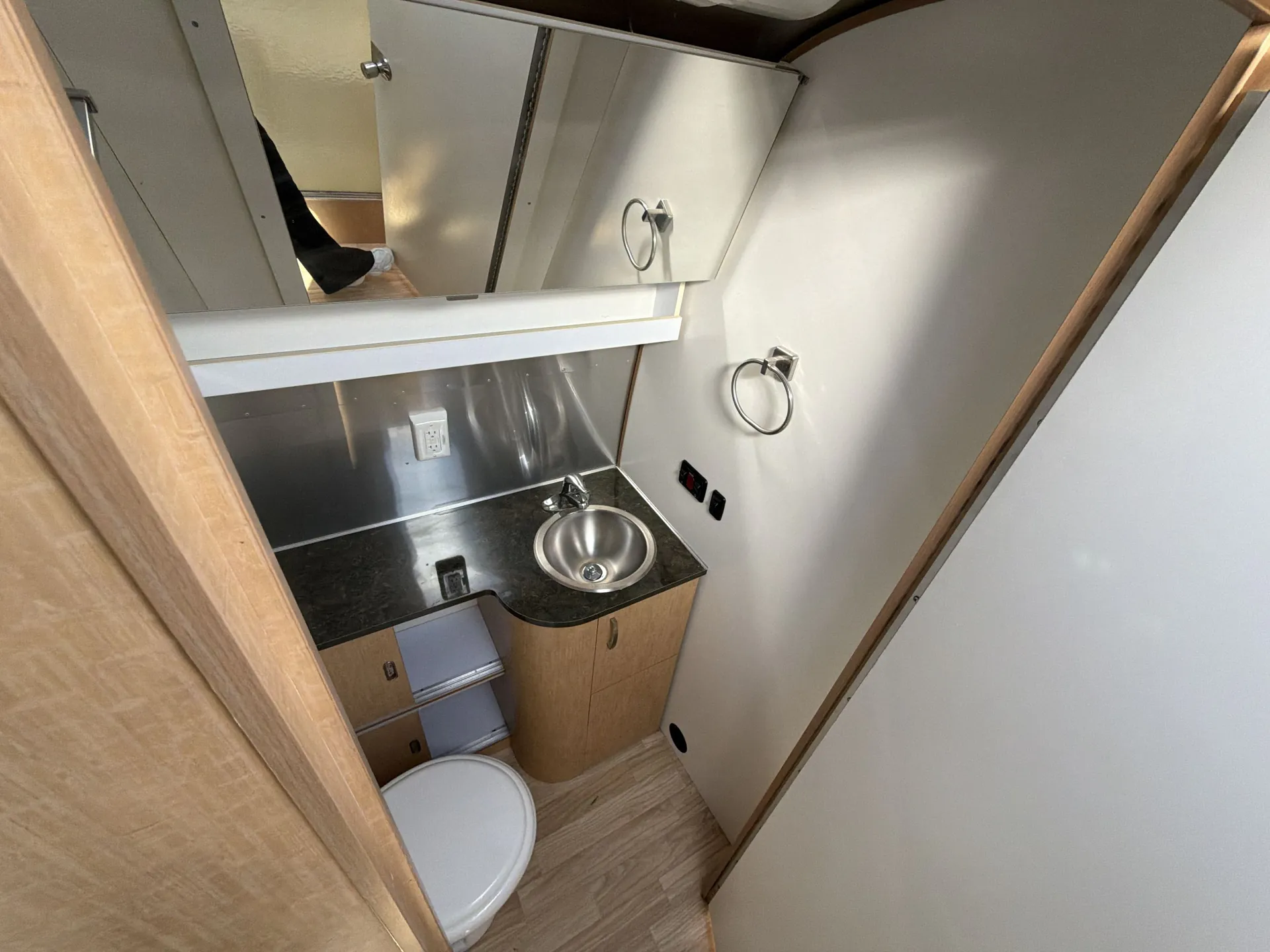 2017 Airstream Flying Cloud 27FB — living area main