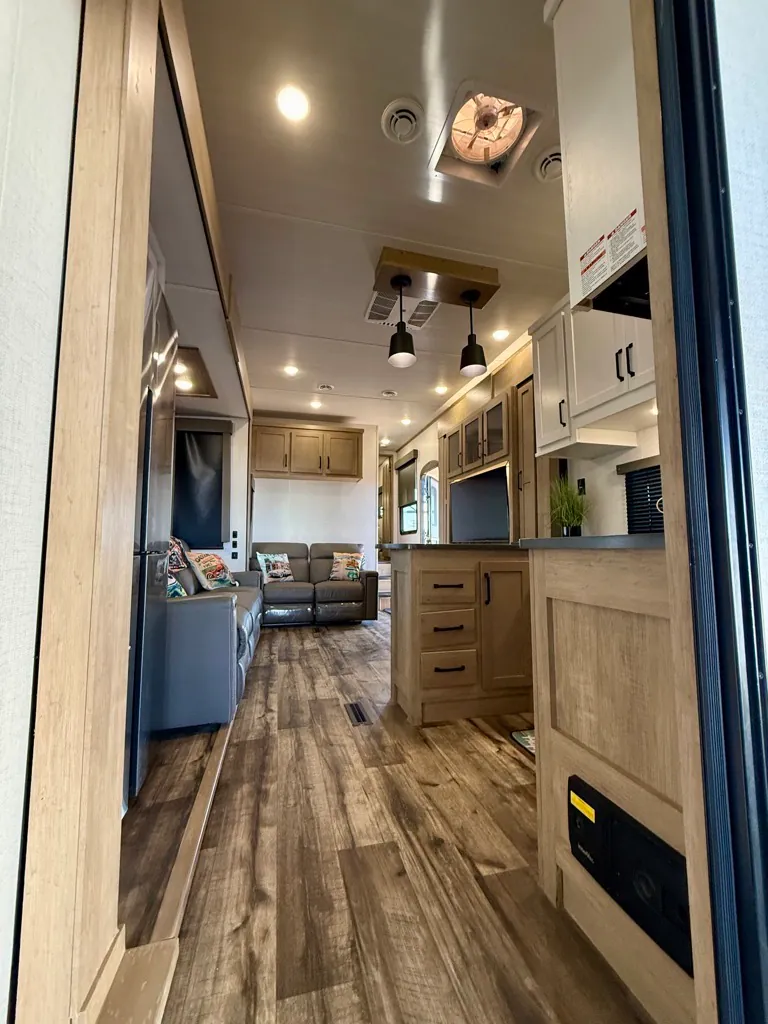 2022 Keystone Raptor 423, Photos photo 63