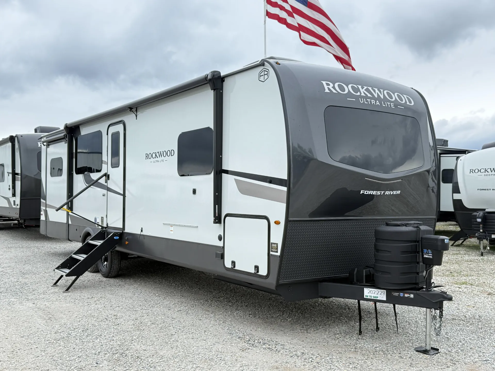 2026 Forest River Rockwood Ultra Lite 2908SRL - Photo 2