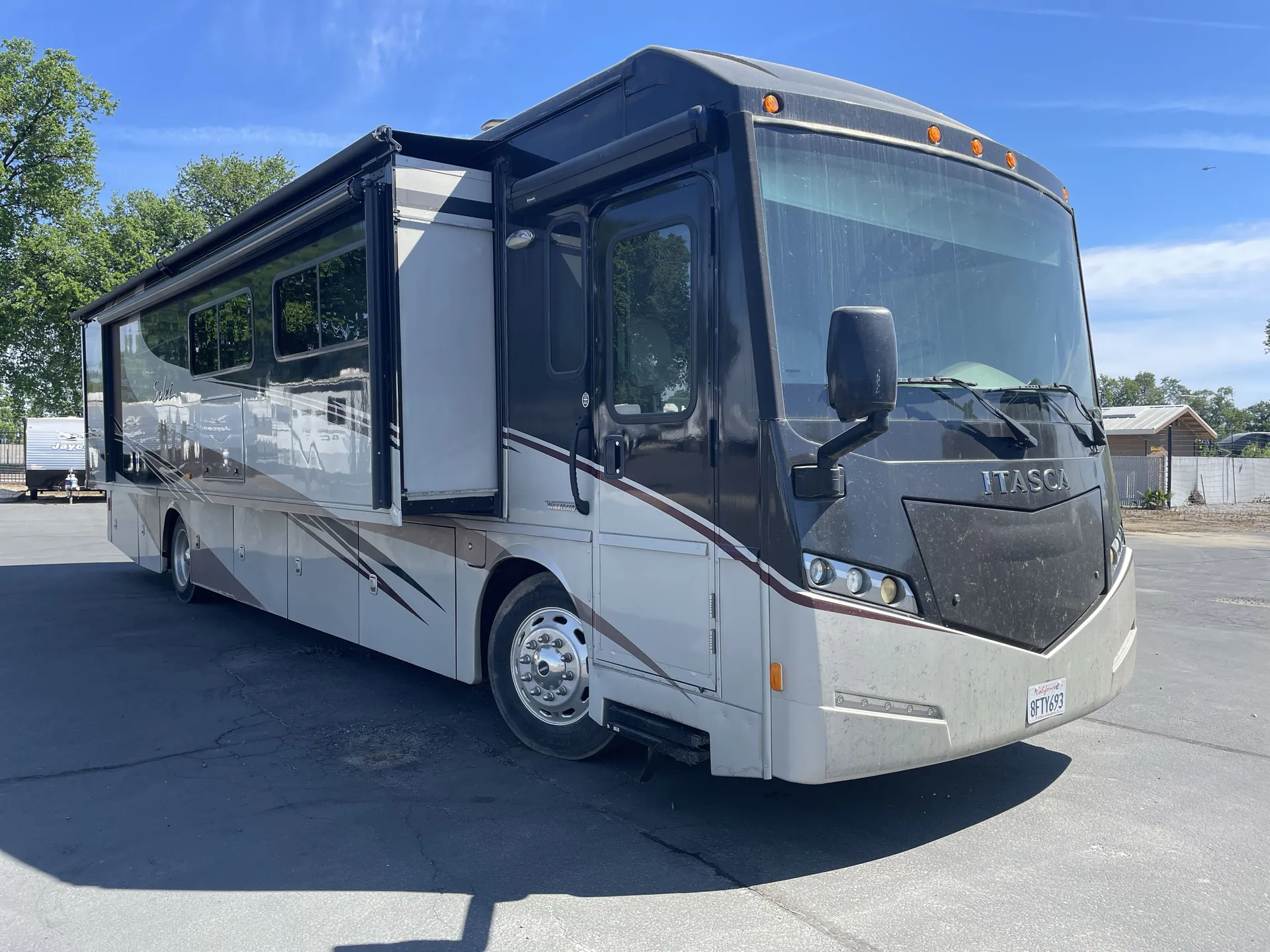 2015 Winnebago Solei 38R - Photo 2