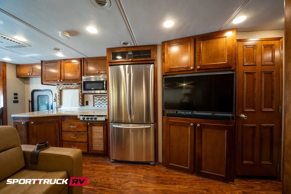 2017 Renegade RV Verona 40VRB - Photo 3