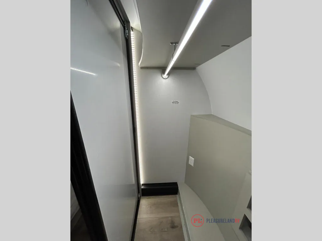 2026 Brinkley Model Z 3515, Photos photo 36