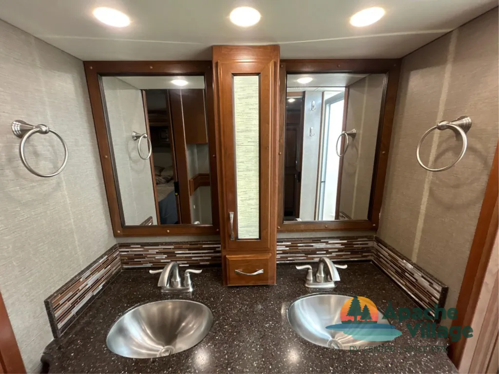 2017 Fleetwood Pace Arrow LXE 38F, Photos photo 53