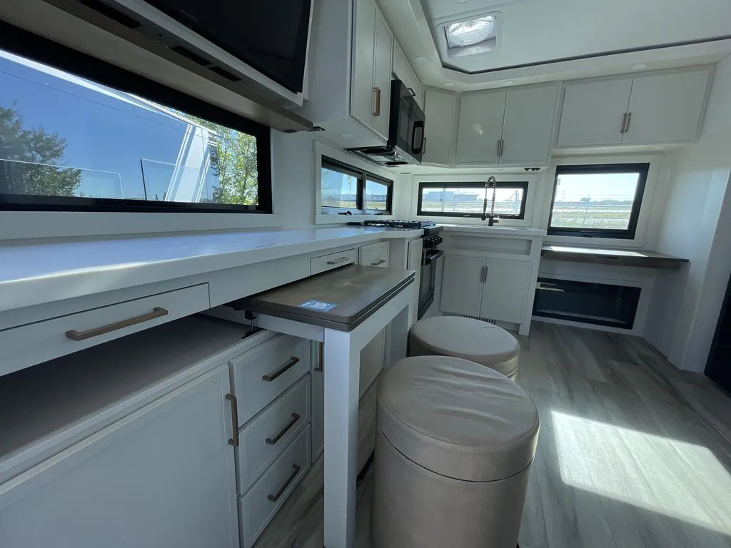 2027 Brinkley Model Z 2680, Photos photo 10