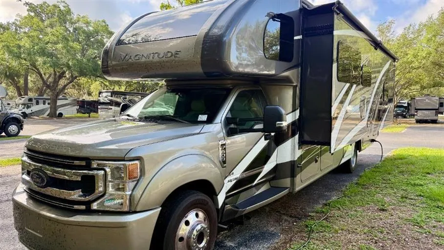 2023 Thor Motor Coach Magnitude SV34 - Photo 4