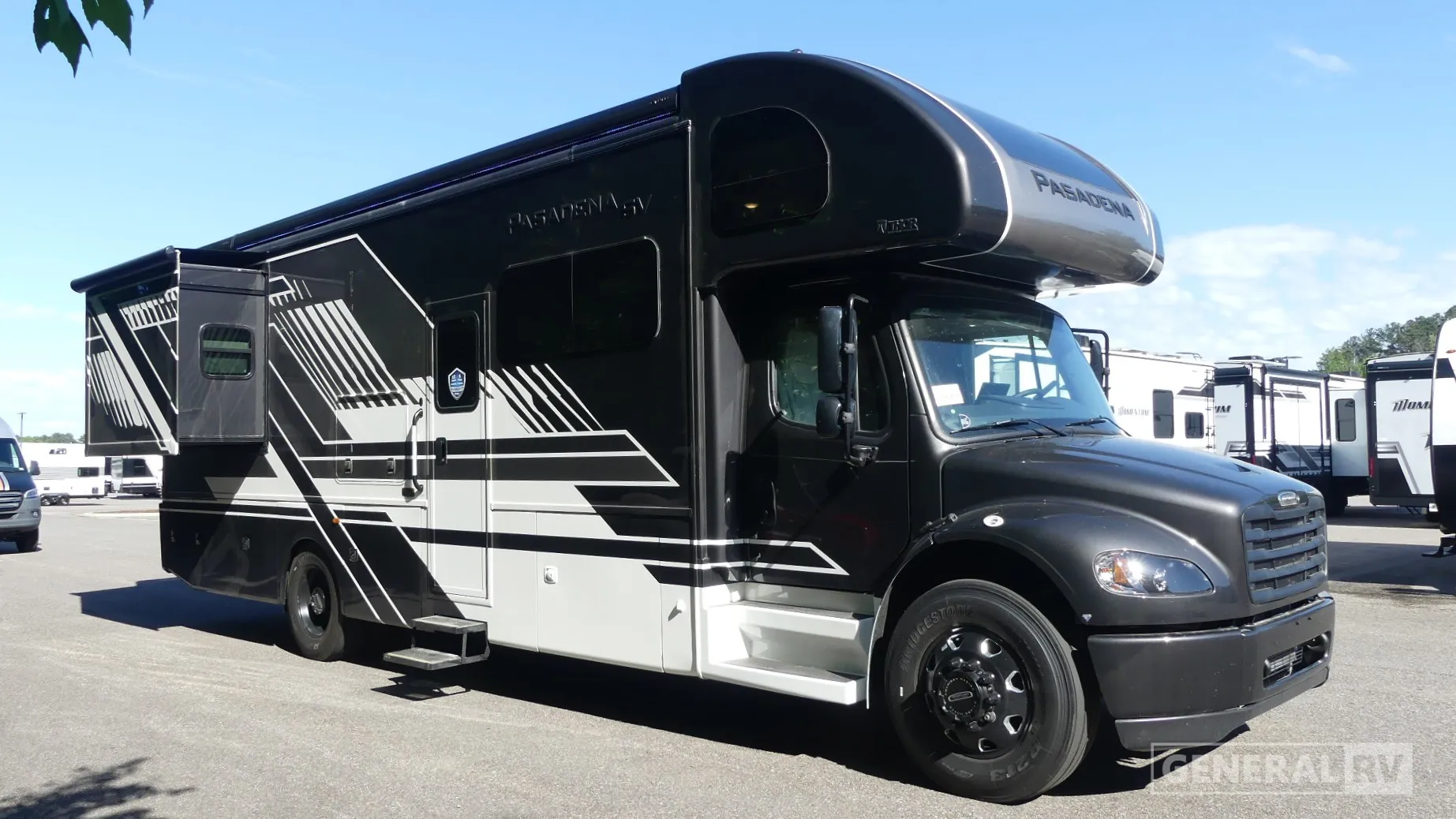 2026 Thor Motor Coach PASADENA SV 34XG - Photo 2