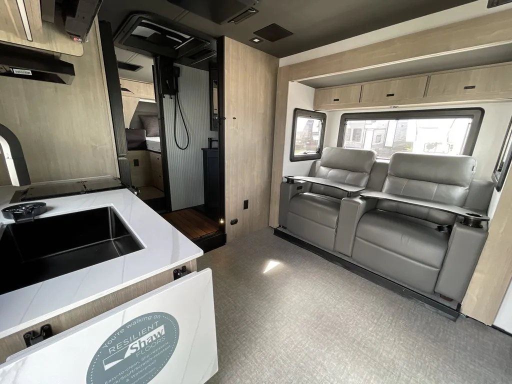 2026 Grand Design Lineage Series M 25TK - Photo 4