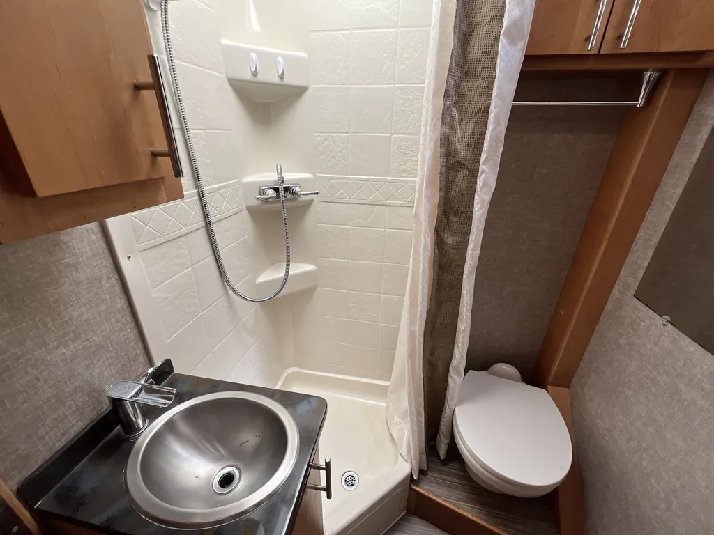 2017 Tiffin Wayfarer 24 QW, Photos photo 18