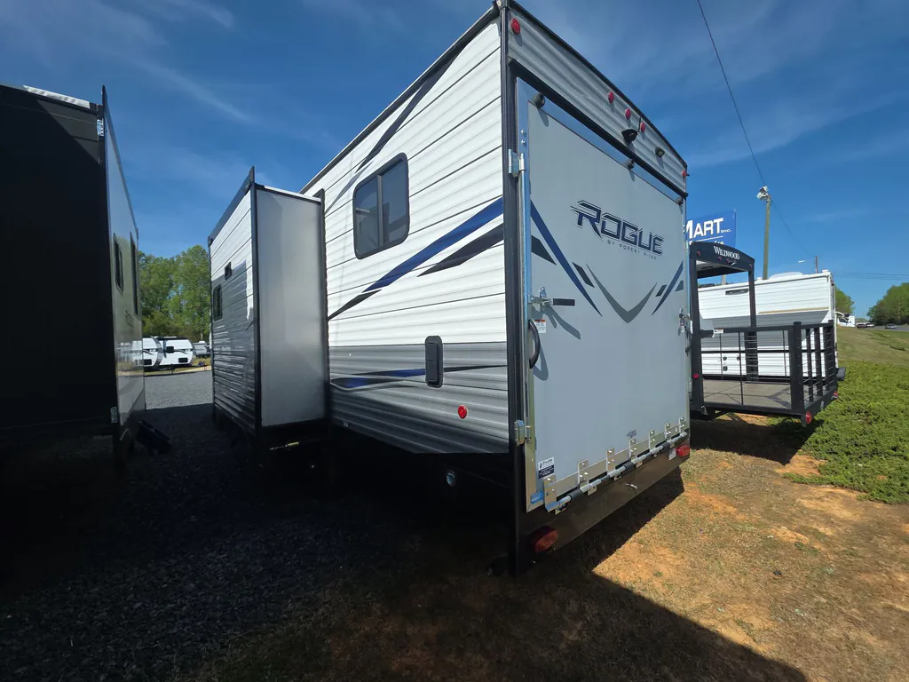 2022 Forest River Vengeance Rogue 26V, Photos photo 6