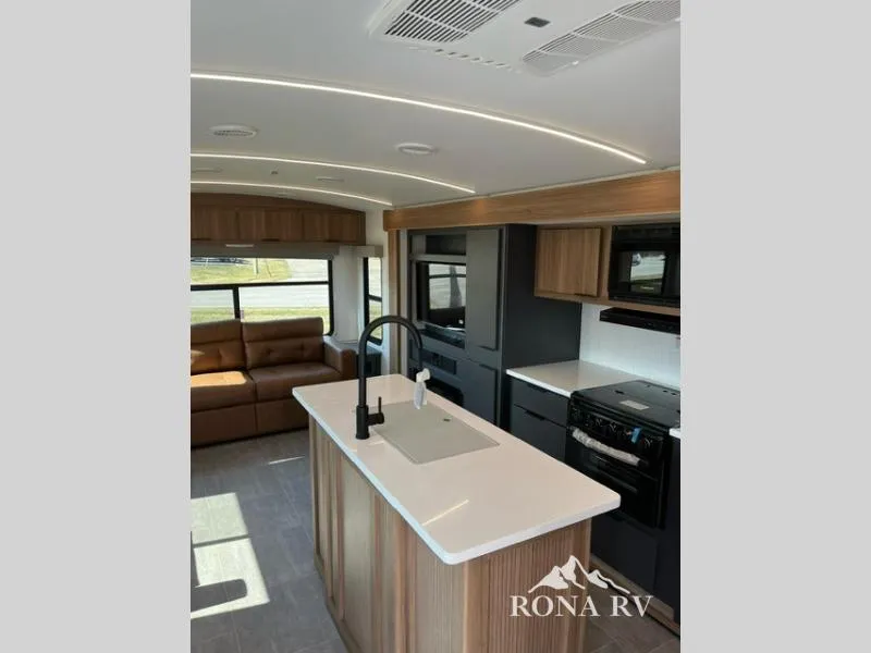 2025 Heartland Corterra 30.3 RL - Photo 4