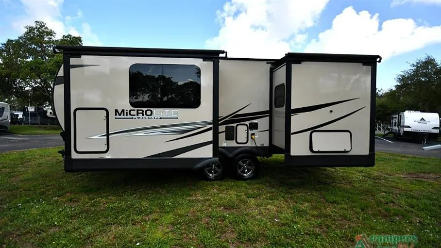 2022 Forest River Flagstaff Micro Lite 25FKS, Photos photo 6
