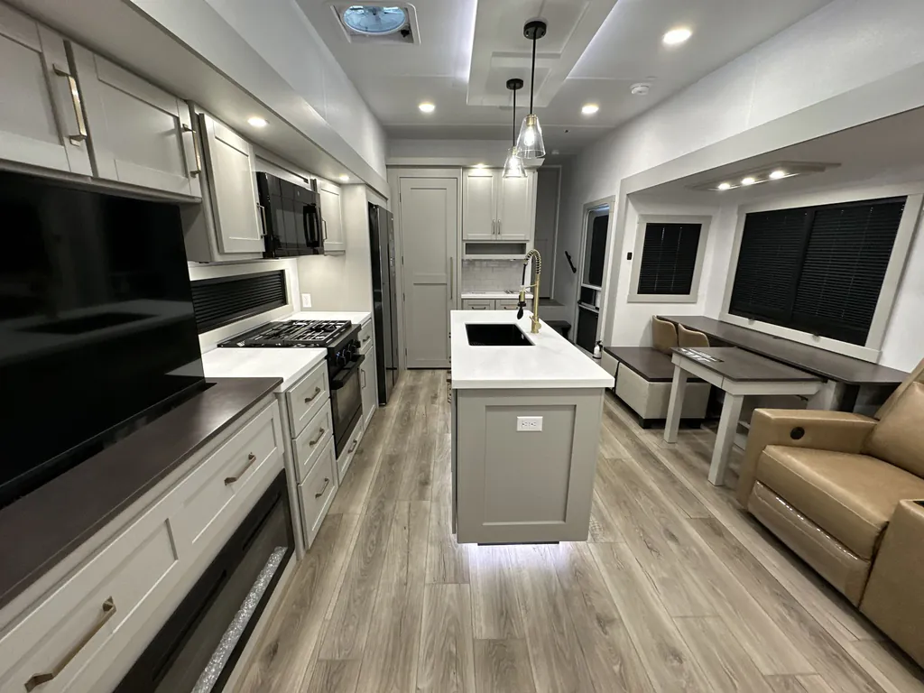 2026 Brinkley Model Z 3515, Photos photo 13