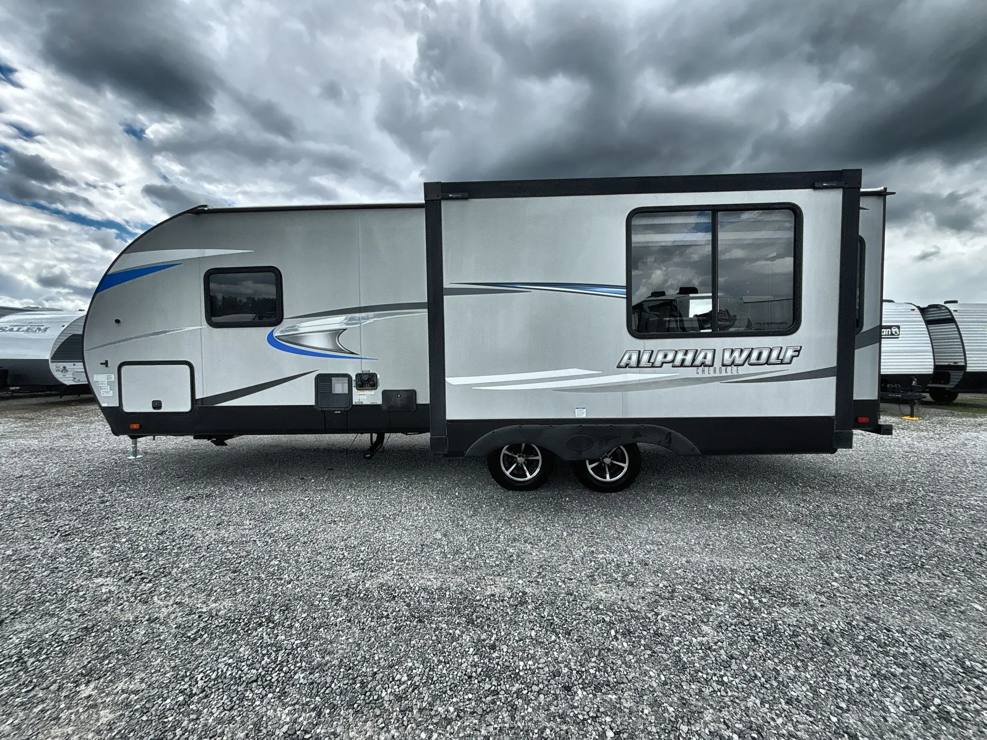 2021 Forest River Cherokee Alpha Wolf 23RD-L — off campside