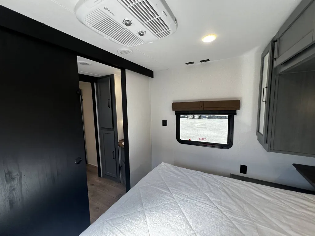 2027 Palomino Puma 337BH, Photos photo 22