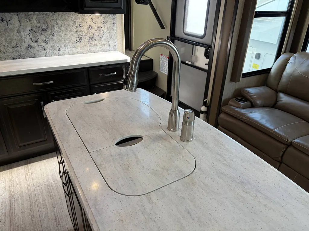 2017 Grand Design Momentum 397TH, Photos photo 18
