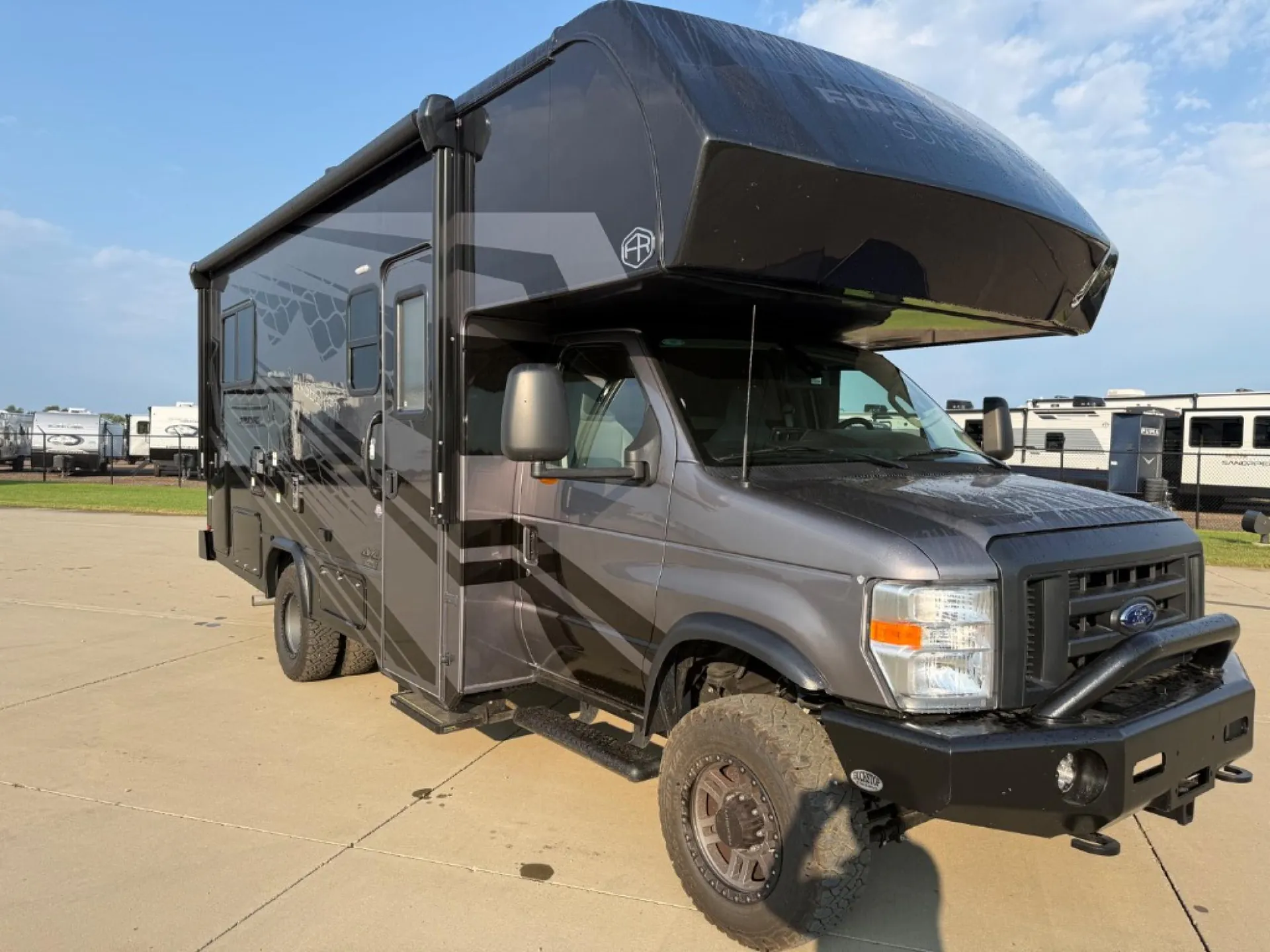 2027 Forest River Sunseeker 23504X4 - Photo 2