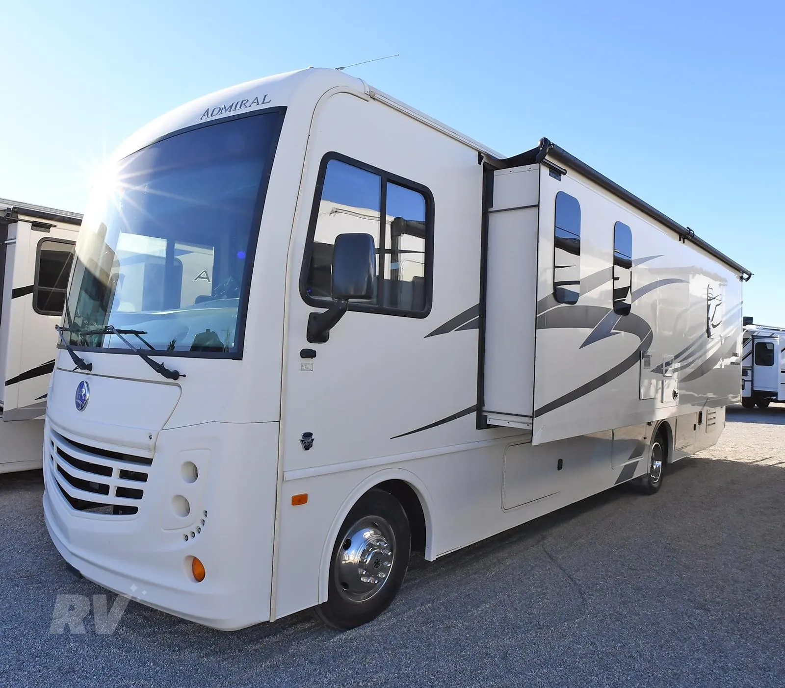 2019 Holiday Rambler Admiral 32S dealer photo 5 from RV World Yuma