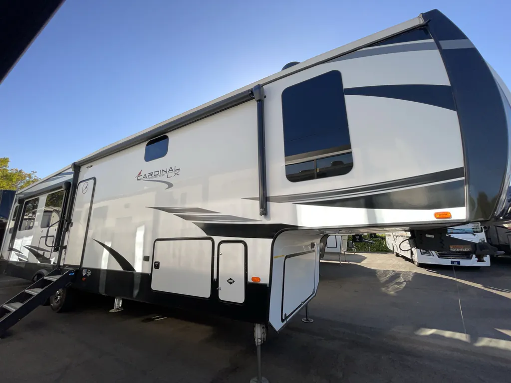 2022 Forest River Cardinal Luxury 380RLX, Photos photo 5