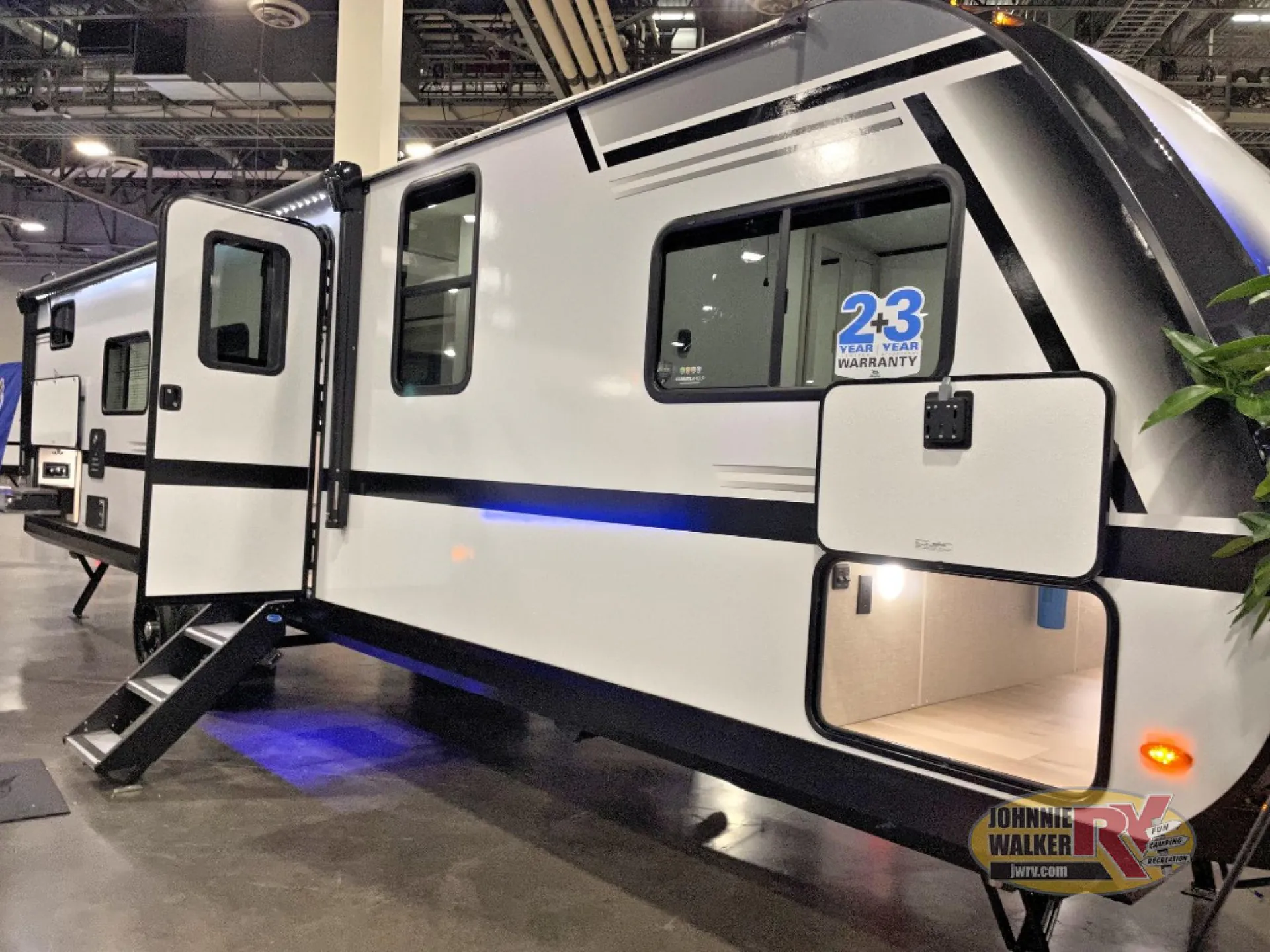 2027 Jayco Jay Feather 29QBH dealer photo 1 from Johnnie Walker RV