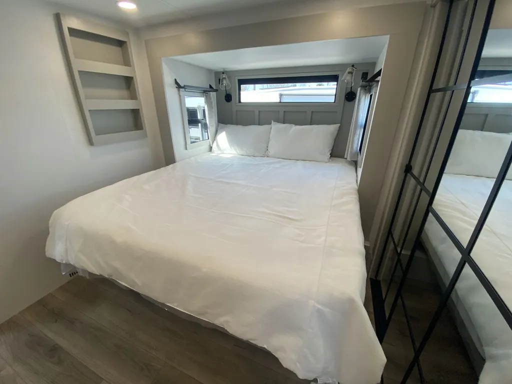 2026 Brinkley Model G 4150, Photos photo 26