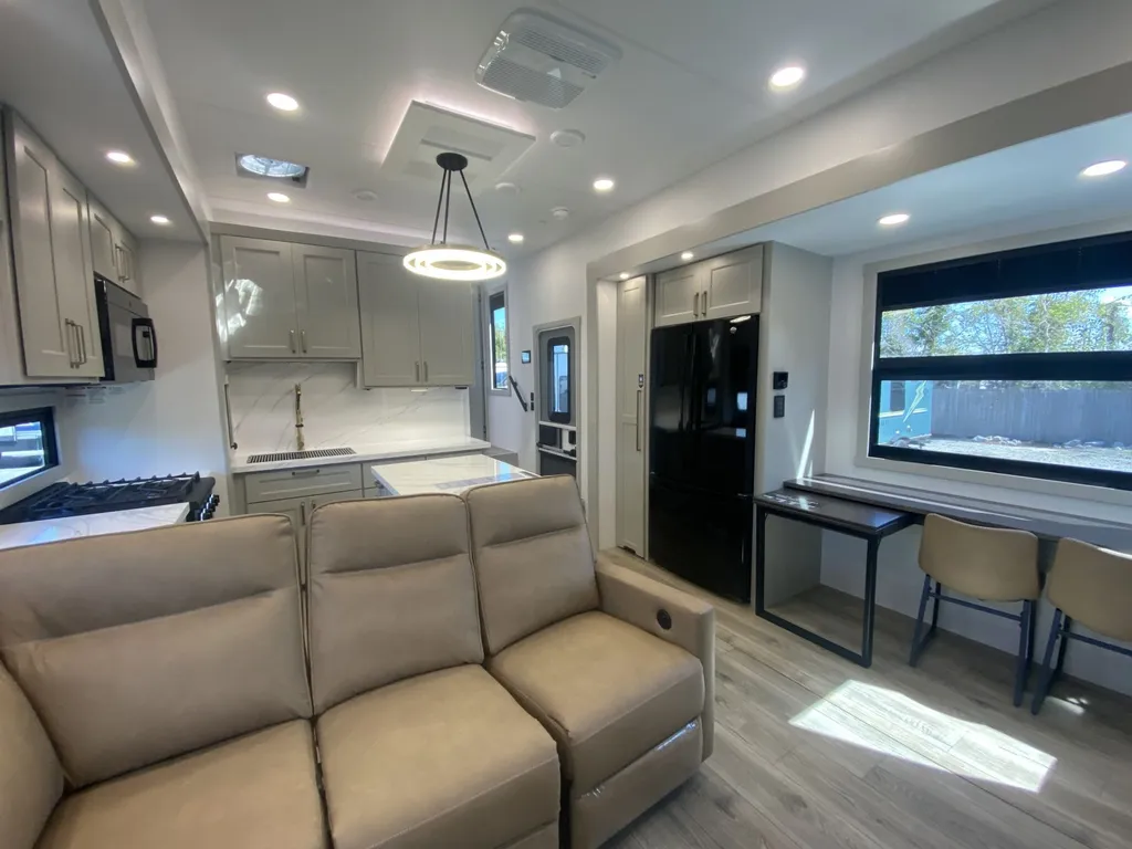 2026 Brinkley Model G 4150, Photos photo 6
