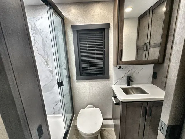 2027 Entegra Coach Accolade 37K, Photos photo 34