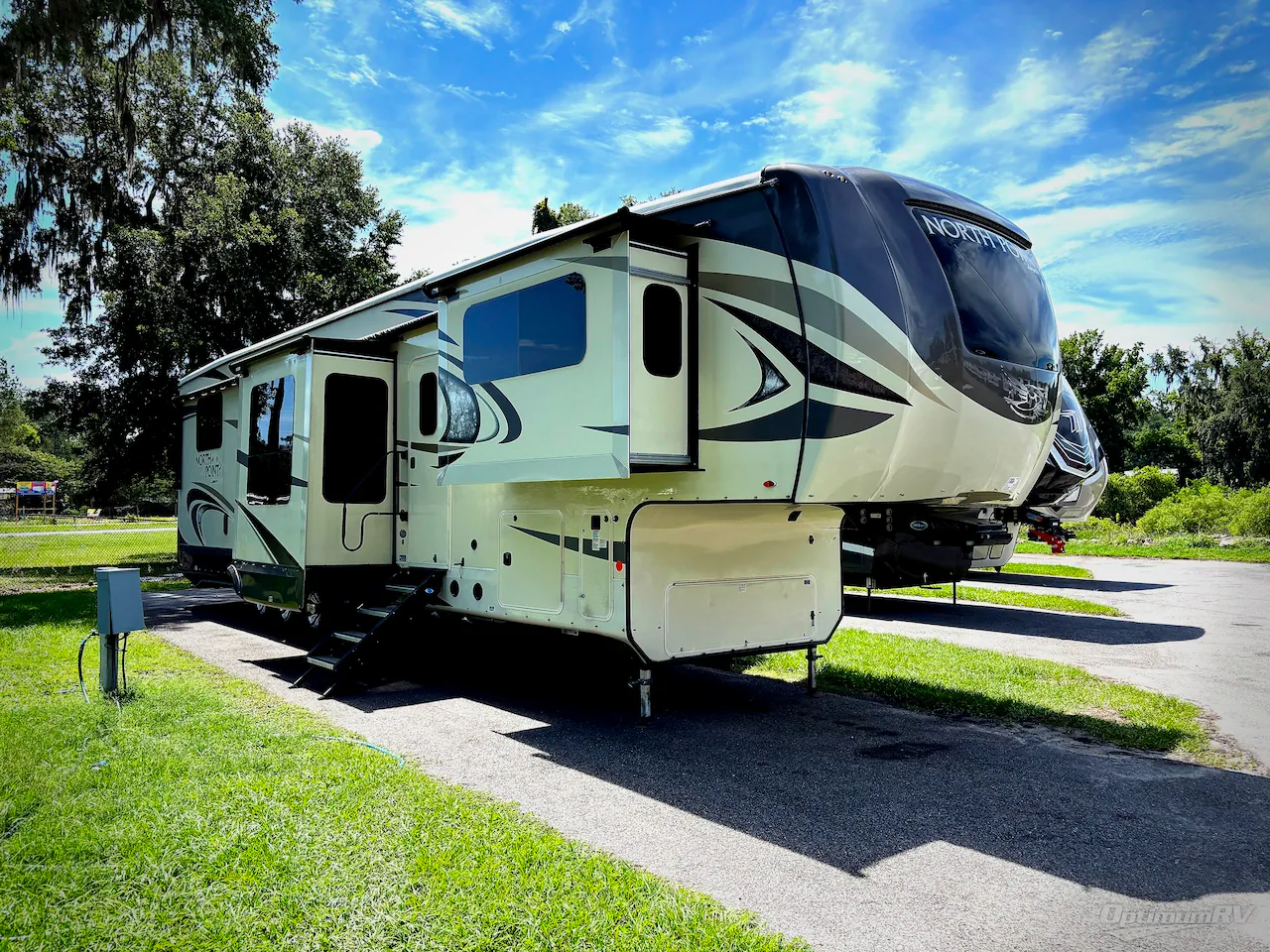 2019 Jayco North Point 385THWS - Photo 2