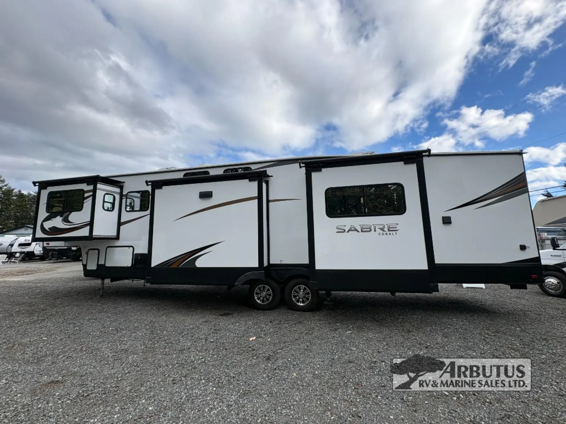 2023 Forest River Sabre 37FLH — Photo 7