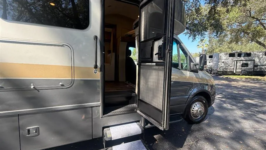 2020 Tiffin Wayfarer 25 RW, Photos photo 31