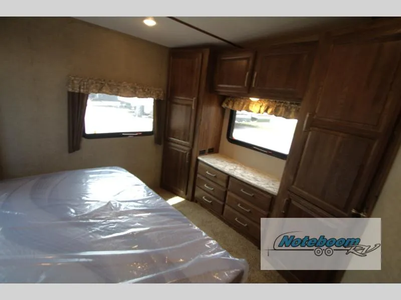 2017 Keystone RV Cougar 337FLS - Photo 4