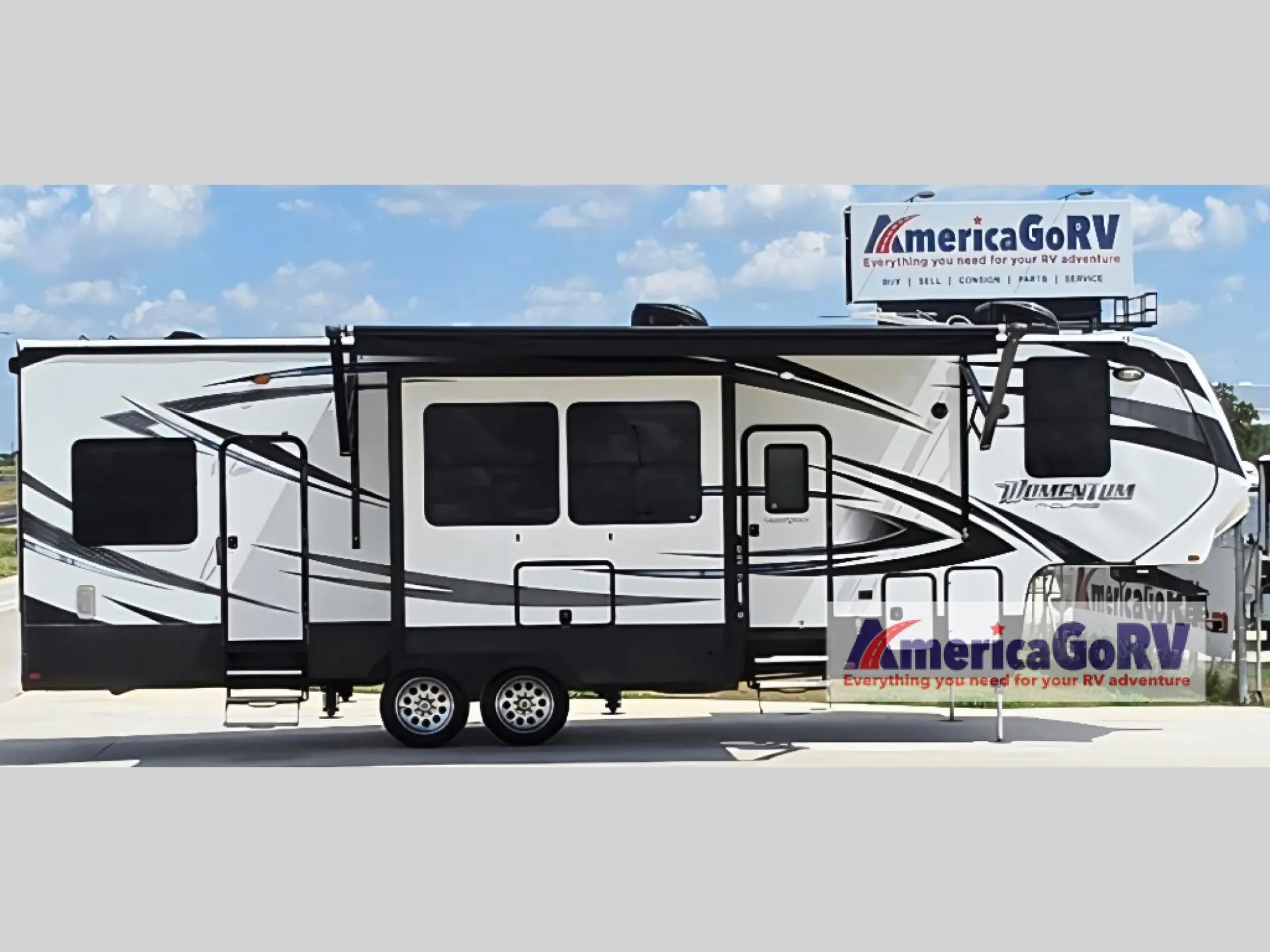 2015 Grand Design Momentum M-Class 328M - Photo 4