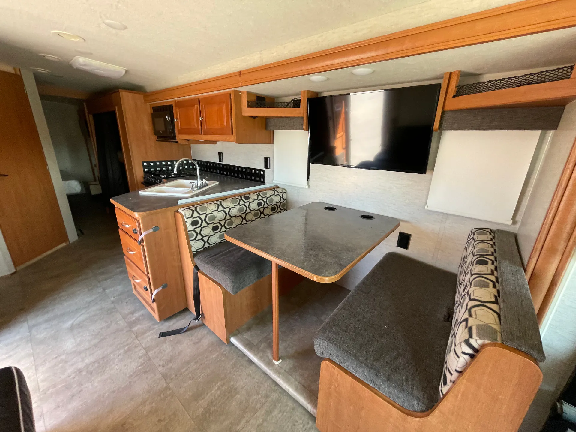 2016 Winnebago Sunstar 31BE - Photo 4