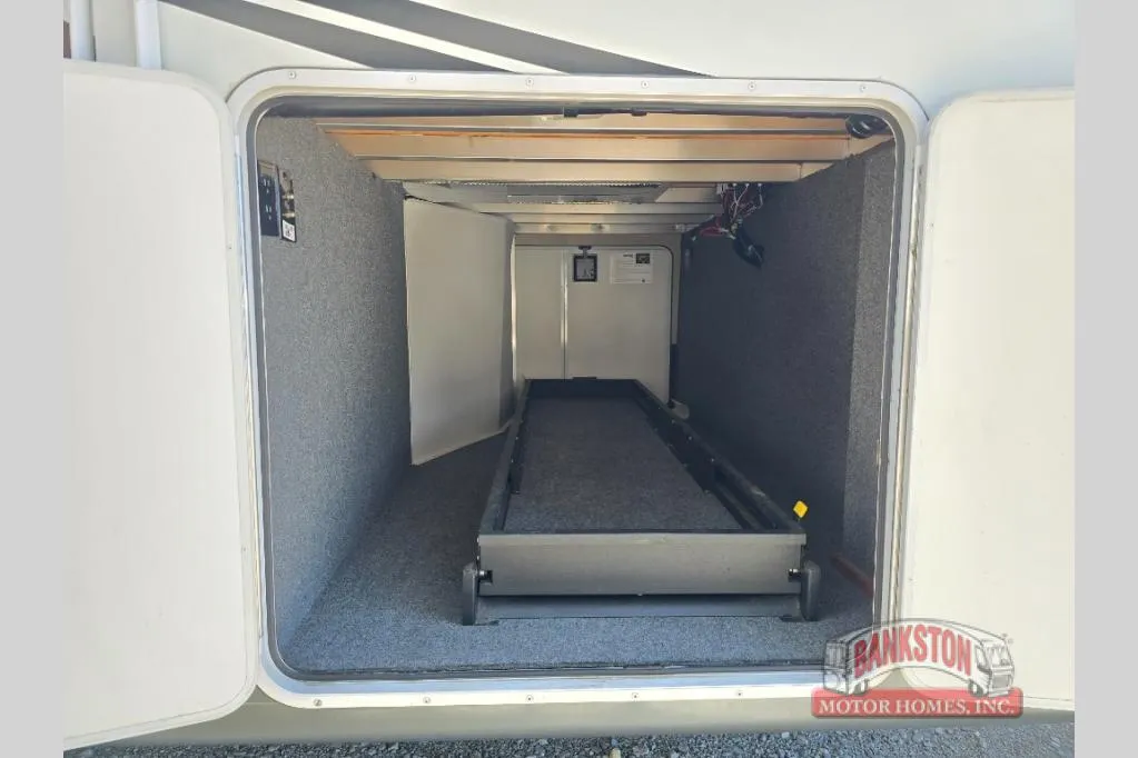 2018 Northwood Arctic Silver Fox Edition Used    29-5T - Photo 4