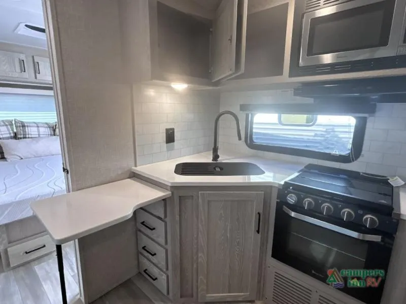 2022 Forest River Rockwood Ultra Lite 2706WS - Photo 4