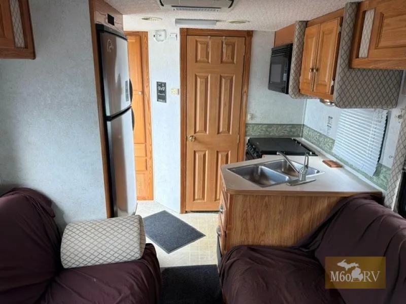 2004 Gulf Stream RV B Touring Cruiser Used    5211 - Photo 2