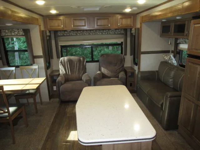 2018 Forest River Rockwood Signature Ultra Lite 8329SS - Photo 4